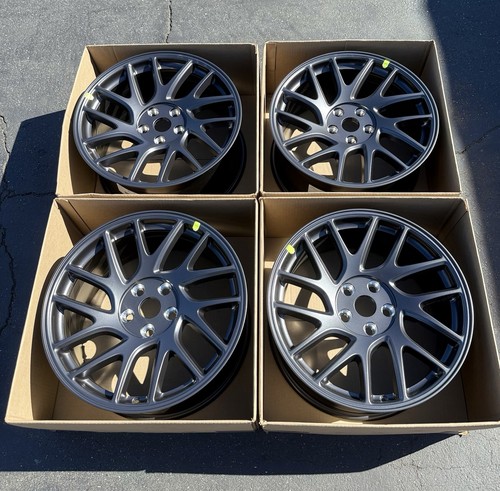 Tesla model oem wheels - 18”, 3